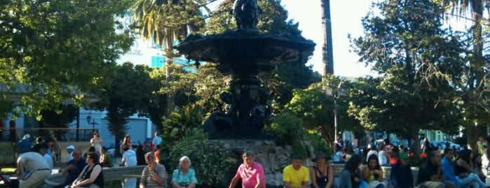 Plaza de La Victoria is one of [V]alparaiso.