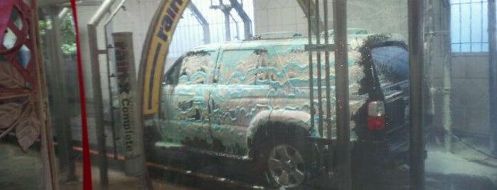 Alamo Hand Car Wash is one of Locais curtidos por Krys.