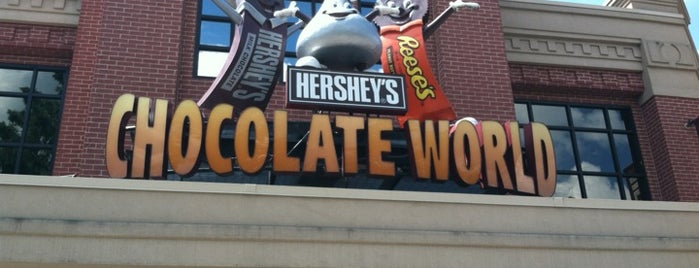 Hershey's Chocolate World Parking Lot is one of Locais curtidos por Robin.