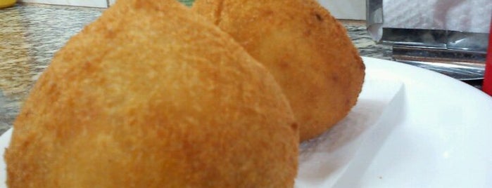 Dois Corações is one of CWB - As Melhores Coxinhas.