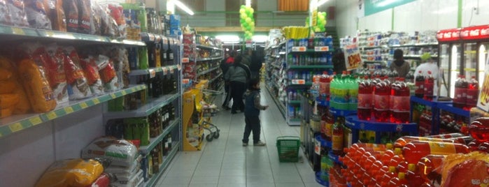 Supermercados El 9 is one of สถานที่ที่ Denisse ถูกใจ.