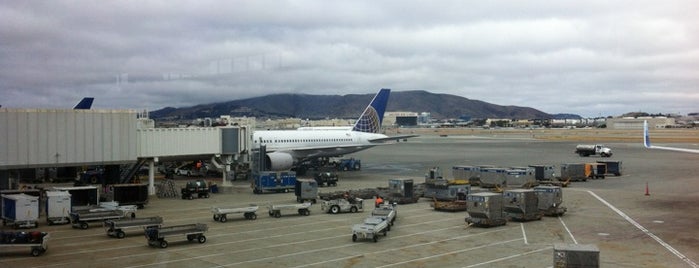 サンフランシスコ国際空港 (SFO) is one of Airports.