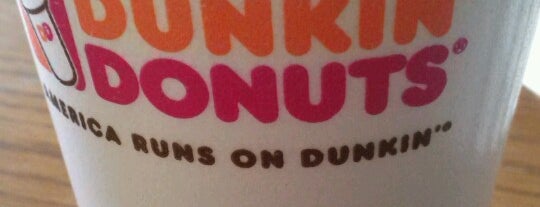 Dunkin' is one of Locais curtidos por Michael.