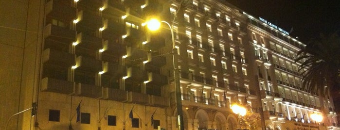 NJV Athens Plaza Hotel is one of Athena'nın Kaydettiği Mekanlar.