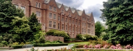 Université de Washington is one of Lost in Seattle.