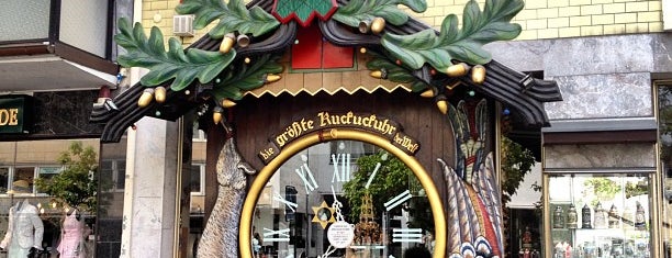"Die größte Kuckucksuhr der Welt" is one of Wiesbaden.