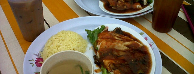 Nasi Ayam Marvellous is one of makan @ Utara #9.
