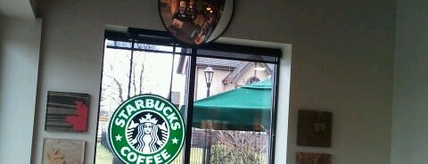 Starbucks is one of Orte, die Dan gefallen.