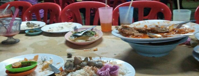 Restoran Senandung Malam is one of makan?.