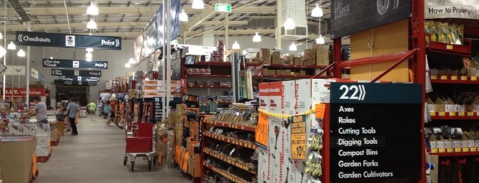 Bunnings Warehouse is one of Lieux qui ont plu à Shane.