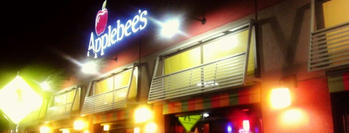 Applebee's Grill + Bar is one of Lugares favoritos de Veronica.