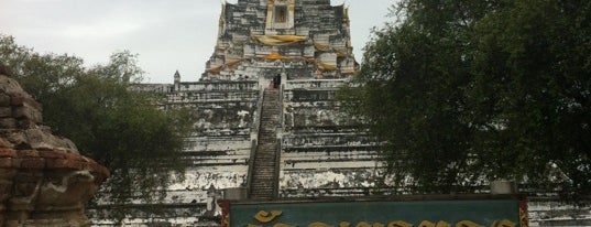 วัดภูเขาทอง is one of Holy Places in Thailand that I've checked in!!.