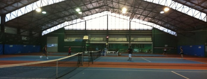 Club Sporium Tenis Kortları is one of Ebru'nun Beğendiği Mekanlar.