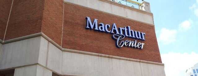 MacArthur Center is one of Sarah'ın Beğendiği Mekanlar.