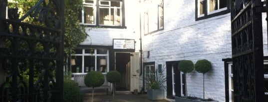 The Shibden Mill Inn is one of @WineAlchemy1 : понравившиеся места.