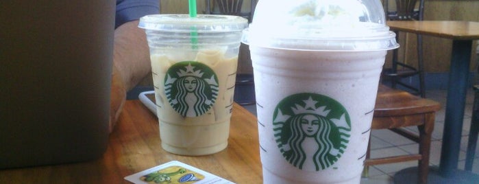 Starbucks is one of Alejandraさんのお気に入りスポット.