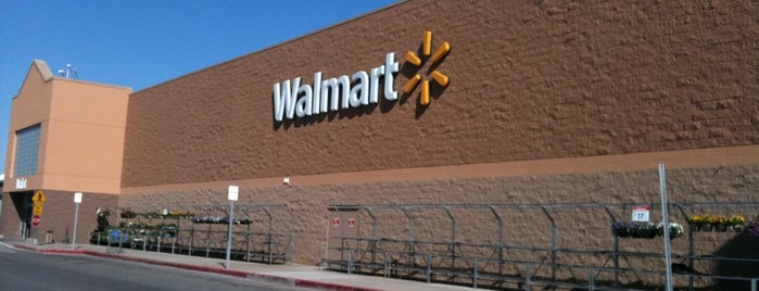 Walmart Supercenter is one of สถานที่ที่ La-Tica ถูกใจ.