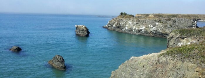 Mendocino Hotel & Garden Suites is one of Posti che sono piaciuti a Sean.