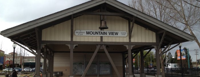 Mountain View Caltrain Station is one of Hana'nın Kaydettiği Mekanlar.