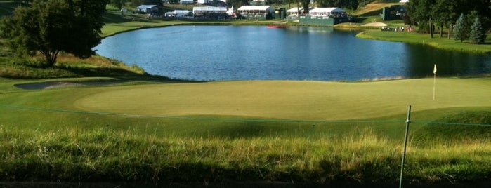 TPC River Highlands is one of Posti che sono piaciuti a Nicole.