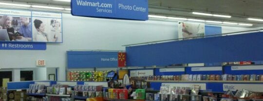 Walmart is one of Bryan 님이 좋아한 장소.