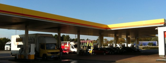 Shell is one of Tempat yang Disukai Radoslav.