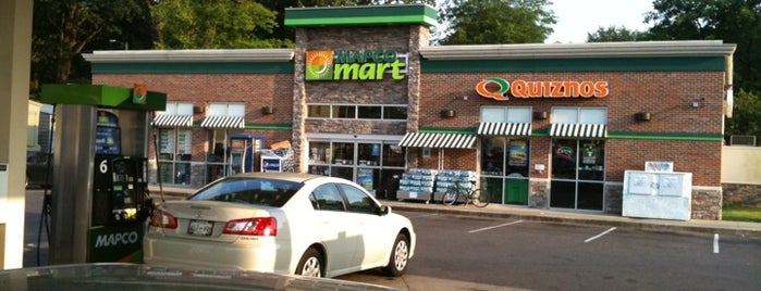 MAPCO Mart is one of สถานที่ที่ Bradley ถูกใจ.