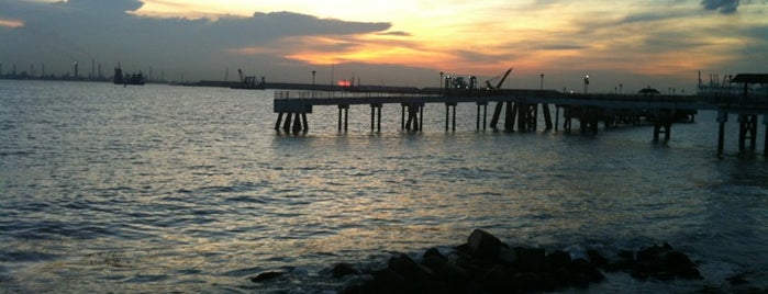 Labrador Jetty (Rocky Shore and Jetty) is one of Trek Across Singapore.