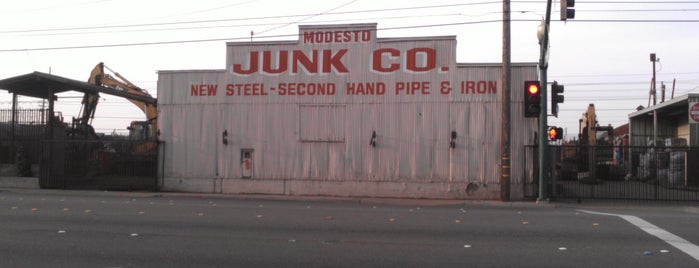 Modesto Junk Company • Recycle Center is one of สถานที่ที่ Galen ถูกใจ.