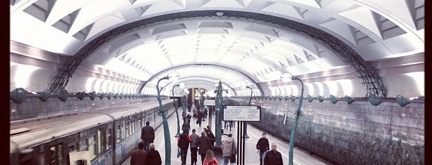 metro Slavyansky Bulvar is one of Метро Москвы.