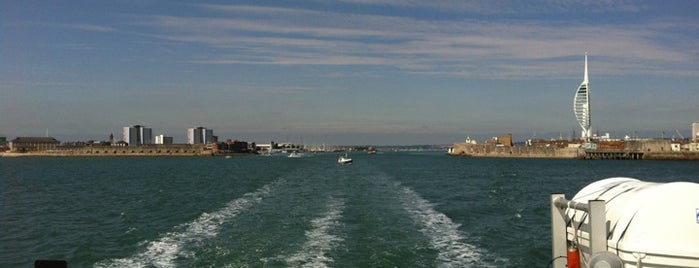 Wightlink Fastcat Terminal is one of Posti che sono piaciuti a Jon.