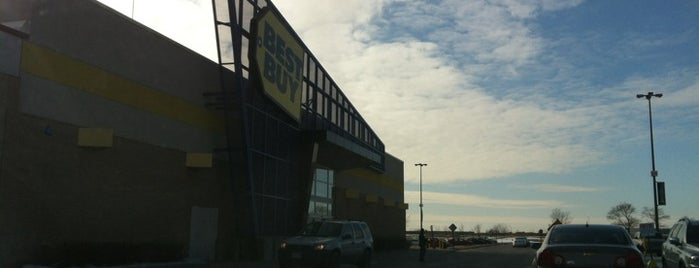 Best Buy is one of Locais curtidos por Stéphan.