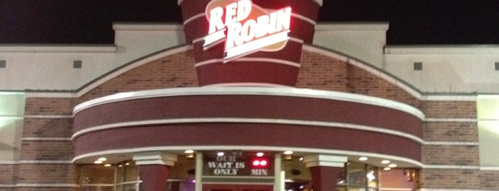 Red Robin Gourmet Burgers and Brews is one of สถานที่ที่ Tierney ถูกใจ.