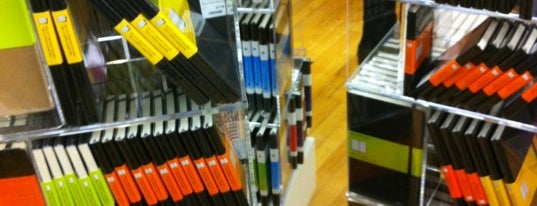 Blick Art Materials is one of Lugares favoritos de Kimberly.