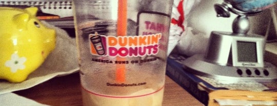 Dunkin' is one of Lugares favoritos de Mei.