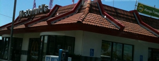 McDonald's is one of สถานที่ที่ Estevan ถูกใจ.