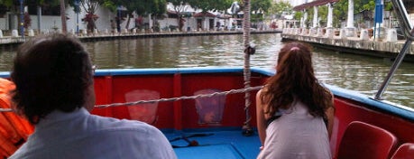Melaka River Cruise is one of Melaka adventure.
