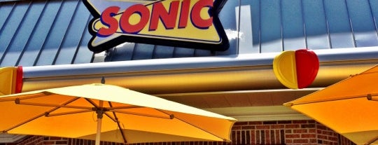 Sonic Drive-In is one of Lieux qui ont plu à Dan.