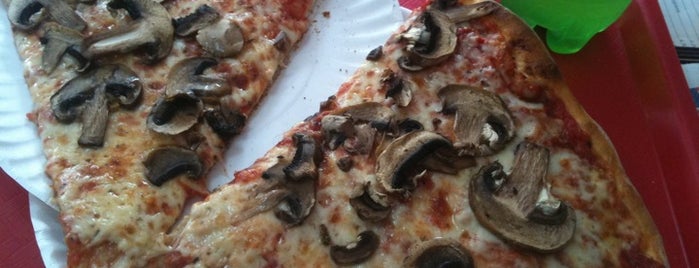 House Pizza is one of Kimmie: сохраненные места.