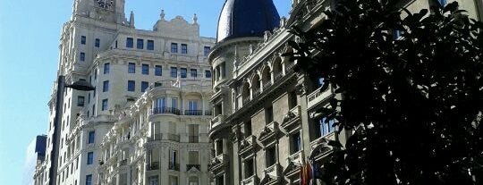 Gran Vía is one of 101 sitios que ver en Madrid antes de morir.