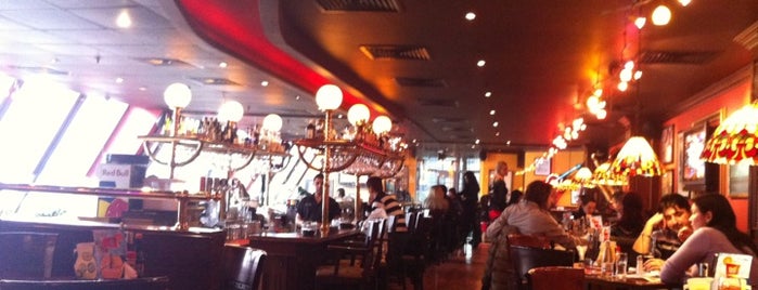 Happy Bar & Grill is one of สถานที่ที่ Krasimira ถูกใจ.