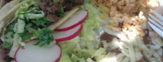 Tacos El Grullo is one of สถานที่ที่ Andy ถูกใจ.