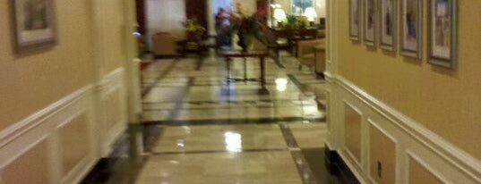 Radisson Hotel Charleston Airport is one of Locais curtidos por Andy.