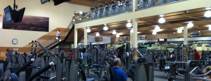 24 Hour Fitness is one of Lieux qui ont plu à Jeff.