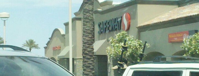 Safeway is one of สถานที่ที่ Richard ถูกใจ.