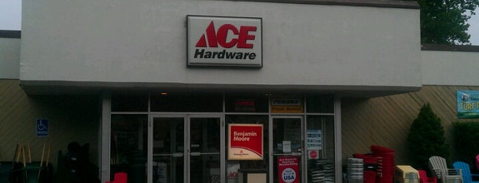Crescent Ace Hardware is one of Tempat yang Disukai Vincent.