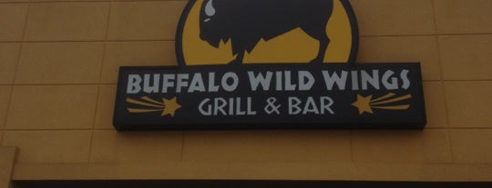 Buffalo Wild Wings is one of Locais salvos de Matthew.