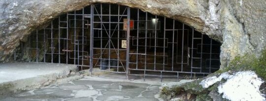 Пещера "Бачо Киро" (Bacho Kiro Cave) is one of 2013 - 100 туристичеки обекта.