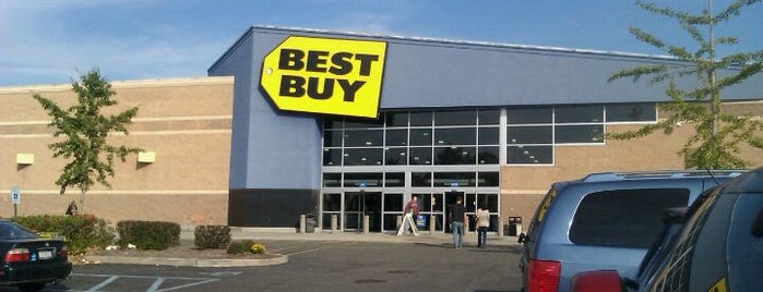 Best Buy is one of Zacharyさんのお気に入りスポット.