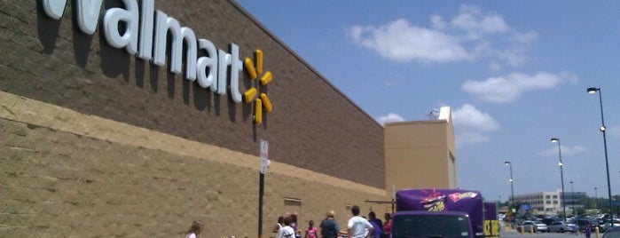 Walmart Supercenter is one of สถานที่ที่ SilverFox ถูกใจ.
